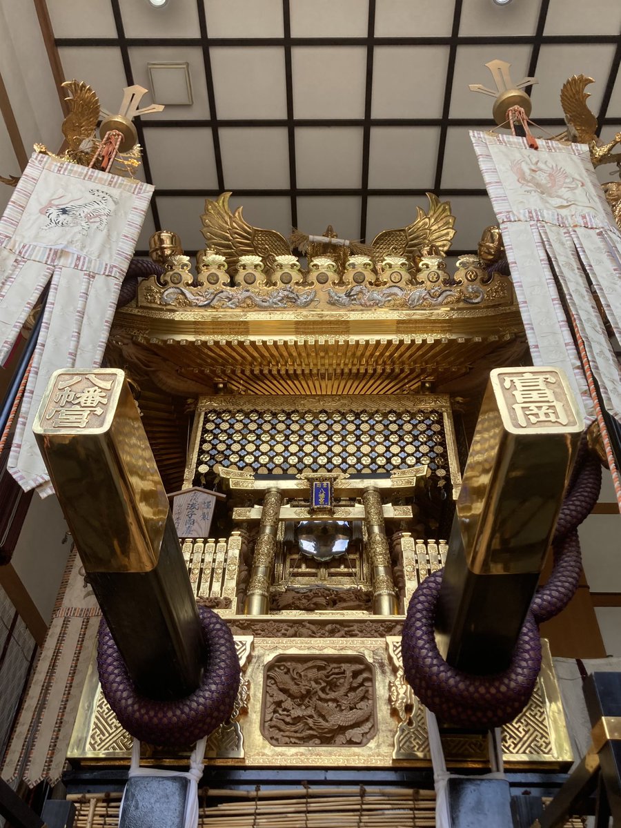 見上げるくらい大きい富岡八幡宮本社神輿🙄 重さ推定4.5トンの日本一の