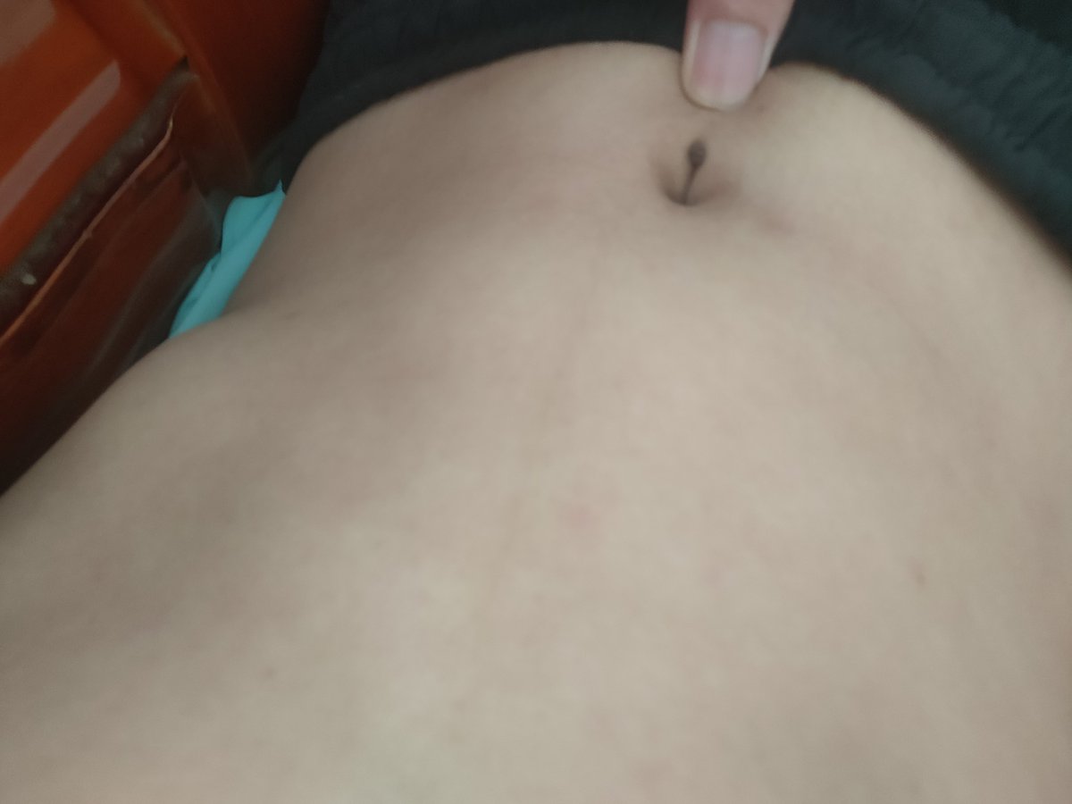 MMMMMONEY520's tweet photo. I lay at home for a few days but gained quite a bit of weight. I can't seem to see my abs now~ https://t.co/wokSv3sduR