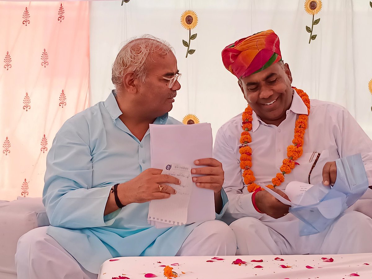 MarwadiMedia700's tweet photo. आज कंप्यूटर शिक्षक अनिवार्य कंप्यूटर शिक्षा की मांग कर रहे हैं वो अपने लिए नहीं बल्कि सरकारी स्कूल के उन बच्चों के लिए कर रहे हैं जो प्राइवेट स्कूल्स में महंगी फीस नहीं दे सकते ओर quality education चाहते हैं @BhajanlalBjp

#कम्प्यूटर_शिक्षा_अनिवार्य 
#राज_अनुदेशक_मागे_न्याय https://t.co/gfnd70PuVF