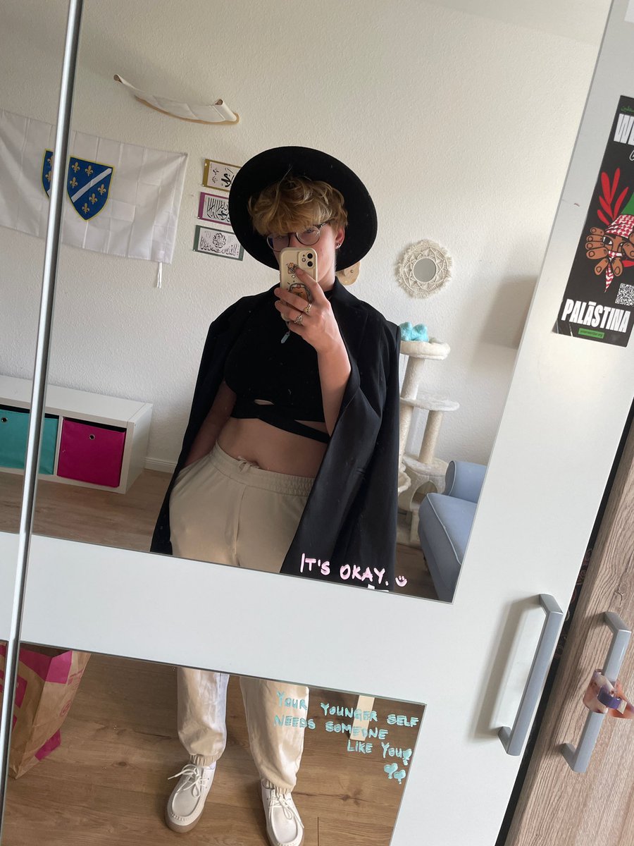 vash_poteryash's tweet image. Аутфит на сегодня