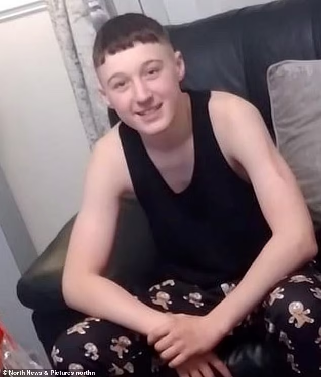 TrueCrimeUpdat's tweet photo. Gordon Gault, 14, was killed in a machete attack in #Elswick, #Newcastle in Nov 2022. His mother, Dionne Barrett, is devastated as one of his killers, Lawson Natty, is set for early release due to prison overcrowding. Natty was sentenced to 32 months in March #RIP ๐ https://t.co/ZgZUq7bmMG