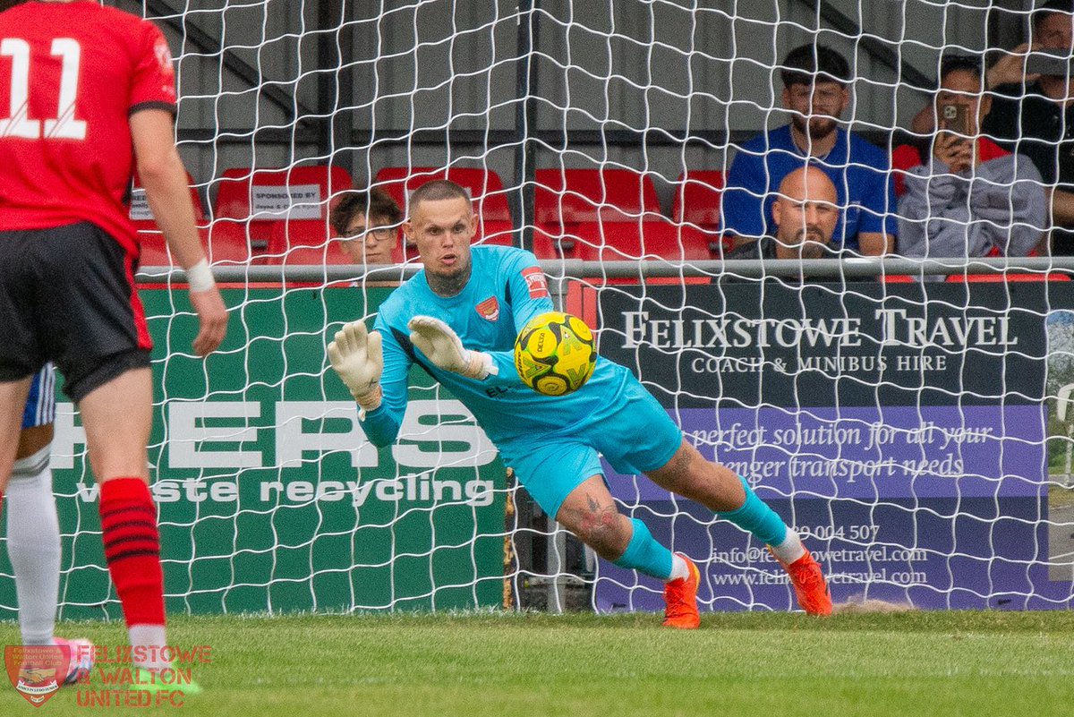The photos from a scintillating afternoon in Suffolk are now available here (always free download, do not click purchase) felixstowefootball.smugmug.com/20242025-Seaso… <a href="/IsthmianLeague/">The Pitching In Isthmian League</a> <a href="/NewmarketTownFC/">Newmarket Town F.C</a>