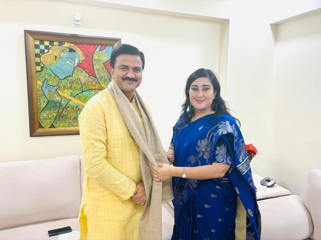BansuriSwaraj's tweet photo. भाजपा दिल्ली प्रदेश के उपाध्यक्ष श्री @vinayrawatbjp जी को करोल बाग ज़िले के प्रभारी और भाजपा दिल्ली प्रदेश के मंत्री श्री विनोद बचेती जी को सह प्रभारी नियुक्त होने पर हार्दिक बधाई। 

आप दोनों को नई ज़िम्मेदारी के लिए ढेर सारी शुभकामनाएँ।

@BJP4India 
@BJP4Delhi https://t.co/5ZljgBcBDI