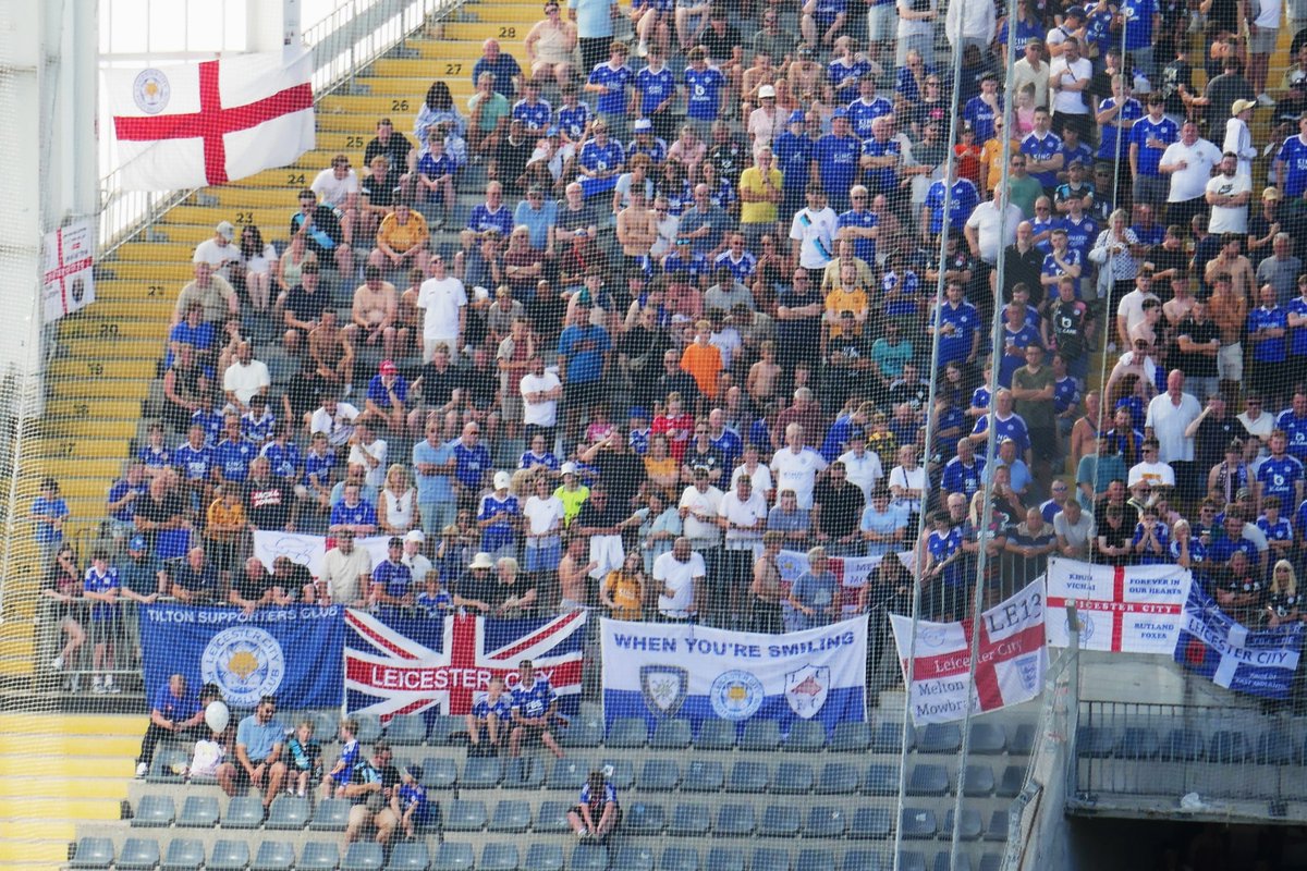 De_Dwarslat's tweet photo. ⚽️ RC Lens -Leicester City FC
🏟️ Stade Bollaert-Delelis
🏆 pre-season friendly
📅 10-8-2024
Oefenpot met een comfortabele 3-0. Dat schept vertrouwen. Respect voor de Marek-tribune, die vol in de zon de sfeer bleven aanjagen. ☀️
#rclens #rcllfc https://t.co/EAtCY5987g