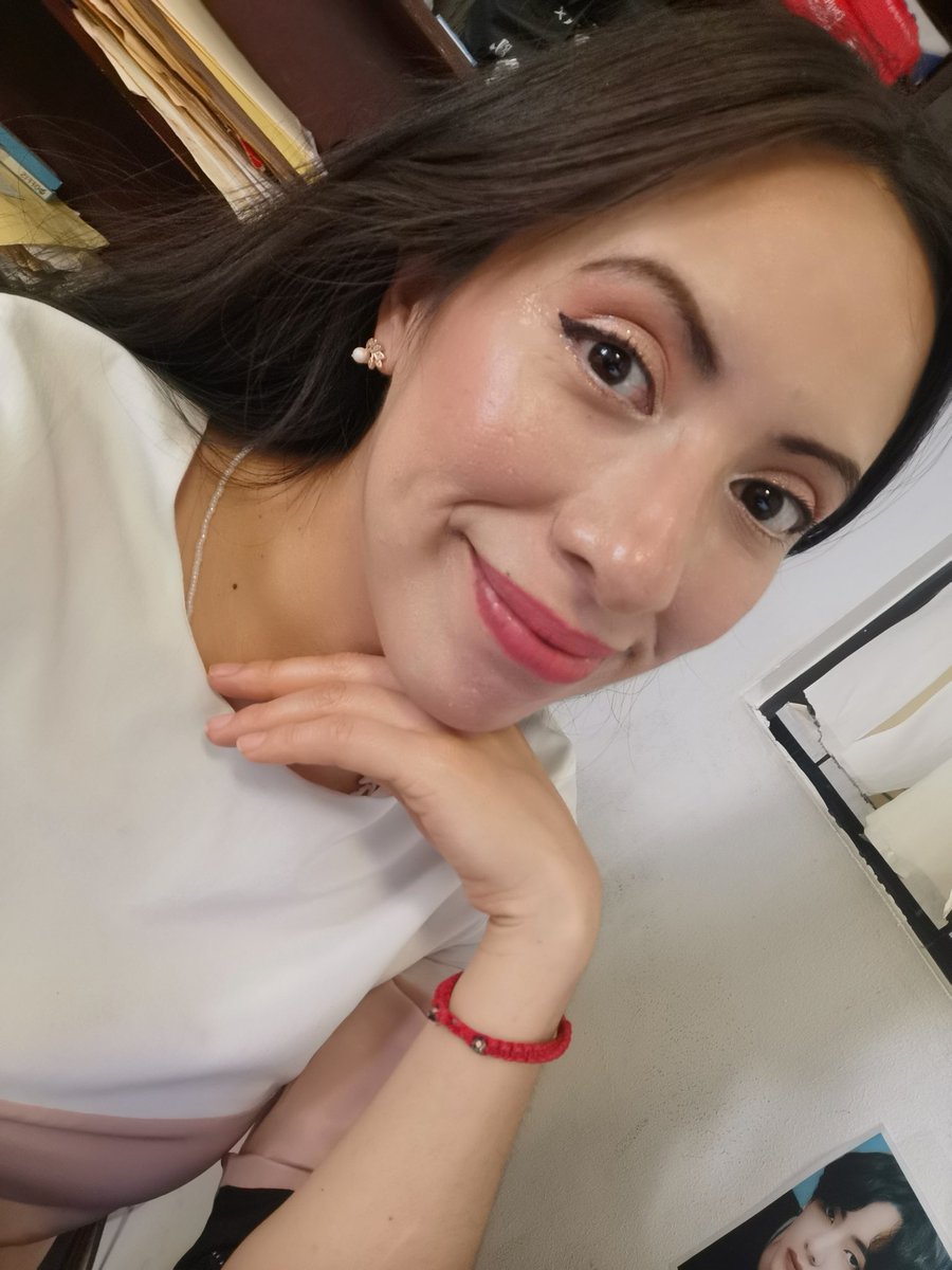 Hola, soy Lucía, alias Tie Lece
Conocí a Nelson en La Academia y desde el día 1 conecté con él.
Ya llevo más de dos años amandolo demasiado y así seguiremos.

Soy de Méxique 🇲🇽 y ya soy treintona. 😡