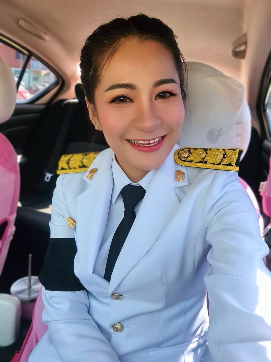 สวัสดีเราชื่อ โบว์  ปีนี้เราอายุ 35 
แต่ก็ยังโสดนะ 😁 อย่างที่เห็น  เราเป็นครู 
ทาศแมว ขี่้้อ้อน กวนๆ หน่อยๆ
#ครูโสด   #ราชการครู