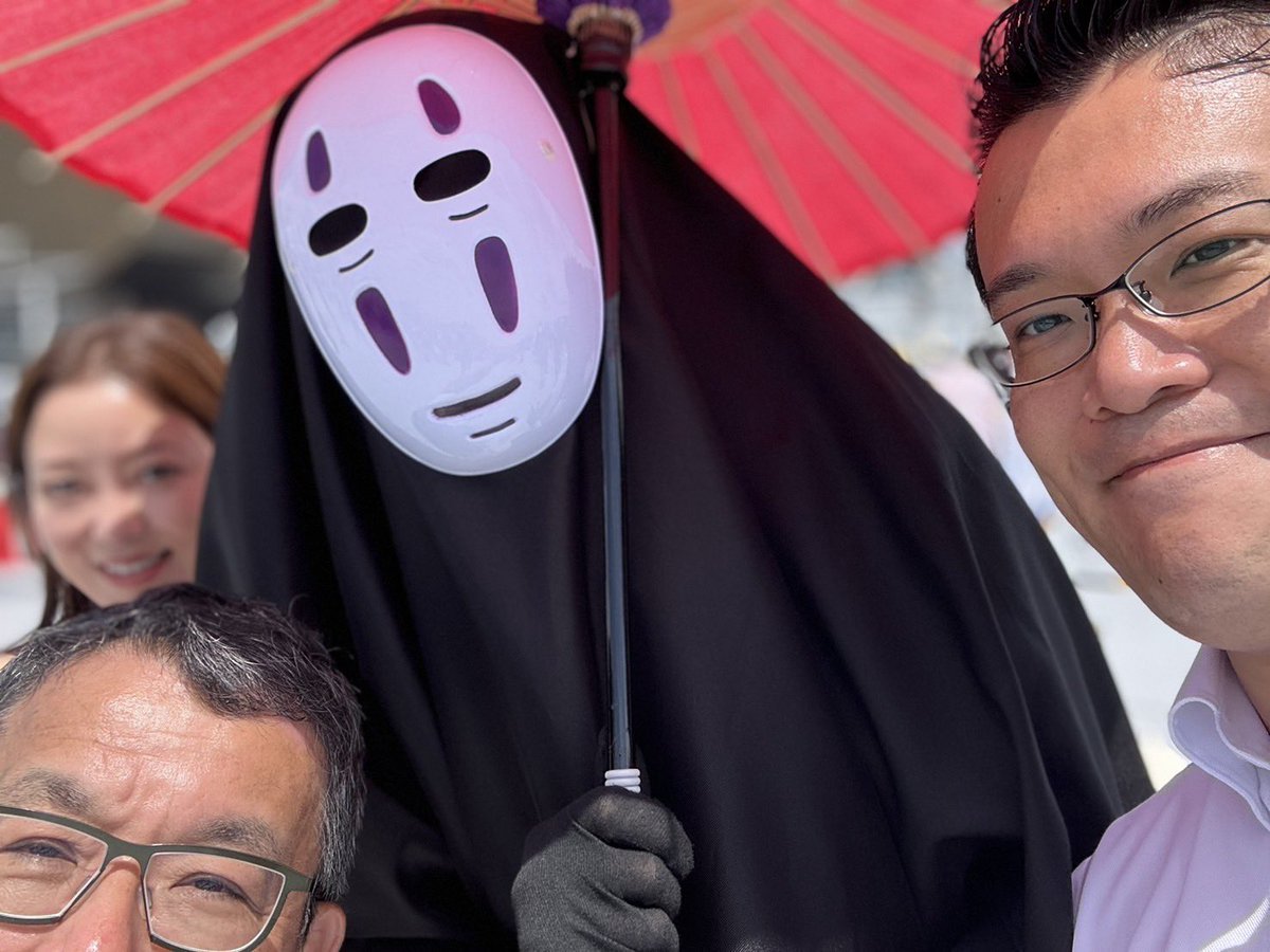 今日からコミケですね。羽田未来総合研究所の河邊徹也さん、アートディレクターの中嶌悦子さんと会場を見学しています。