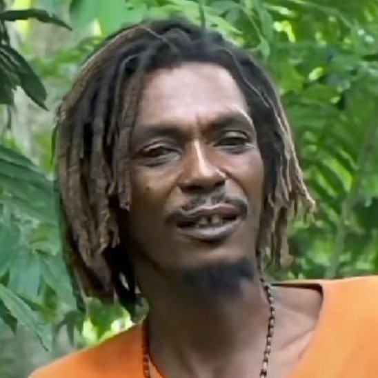 Emmanuel Goncalves es un venezolano-haitiano que ha logrado posicionarse en el mejor vendedor de cursos online de toda la historia de Latinoamérica, pues; mueve sobre 720k y hasta 1.1M mensuales, según la revista Forbes 2024.

¿Lo conocías?