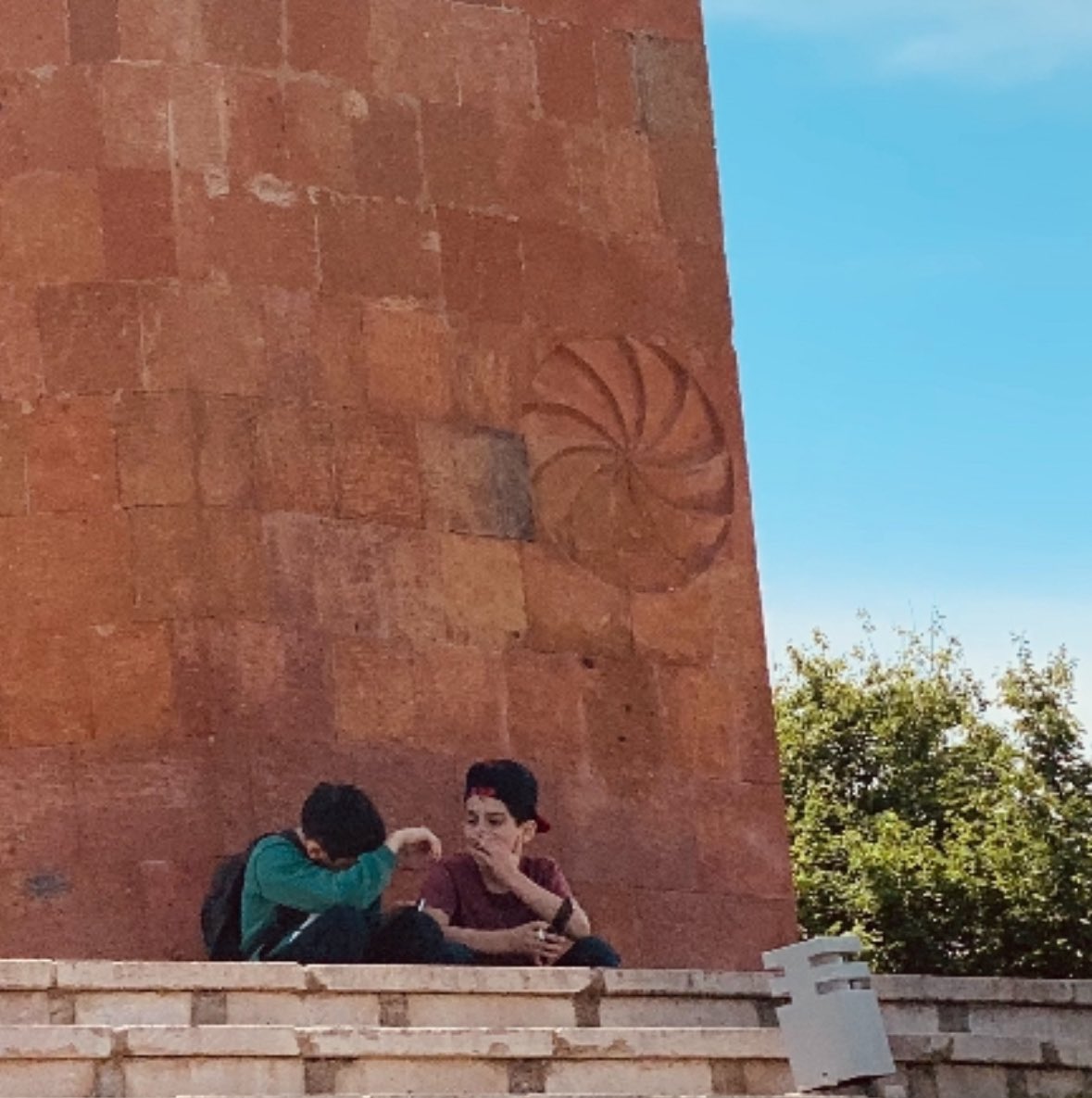 ayfwest's tweet photo. The left side of this “Azeri sculpture” behind these Armenian children is the Armenian eternity symbol — used for over 10 centuries as a motif for Holy Eternity in our Monasteries, Cross-Stone engravings, and sculptures. https://t.co/X2RqjmJZWg