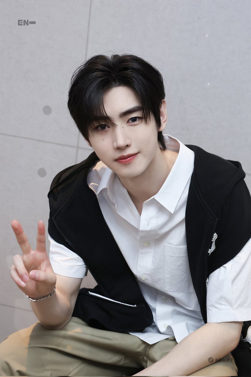 byeol_ice's tweet photo. [EN-CORE] 'ROMANCE : UNTOLD' 
MUSIC SHOW BEHIND PHOTO

#성훈 #SUNGHOON (1/2) https://t.co/Y2KA9c3cKG
