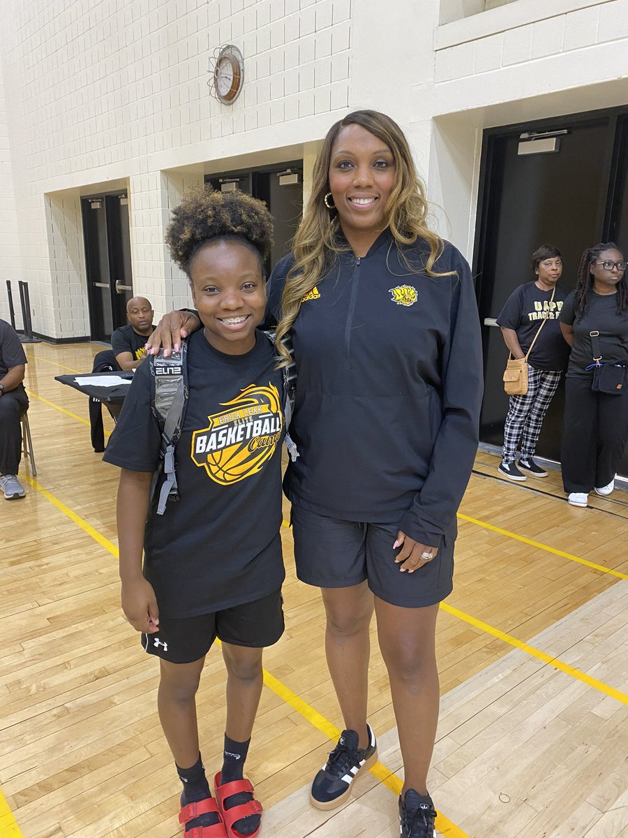 Had an amazing time with head coach <a href="/CoachLeakUAPB/">𝐂𝐨𝐚𝐜𝐡 𝐄𝐫𝐢𝐜𝐚 𝐋𝐞𝐚𝐤 🏀</a> and <a href="/UAPBLionsWBB/">Lady Lion Basketball 🦁</a> staff at their elite camp today! Blessed for the opportunity meet some great people!