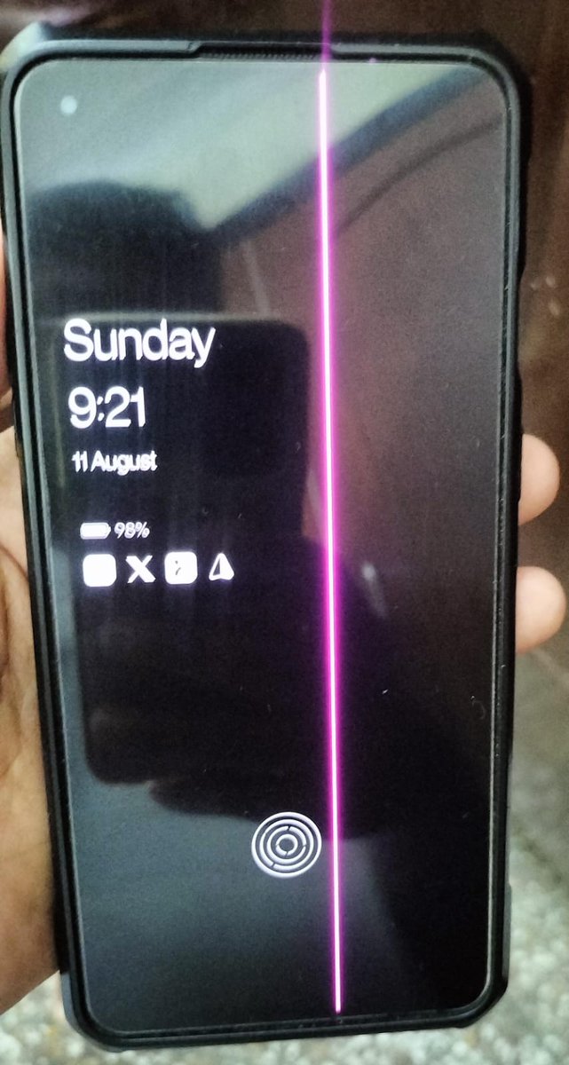lalittalan's tweet image. @OnePlus_IN, my OnePlus 8T is developing a line on the screen. Really disappointed with this as it’s impacting my daily usage. Can you please help me resolve this issue? #OnePlus #OnePlus8T #screenissue #customercare