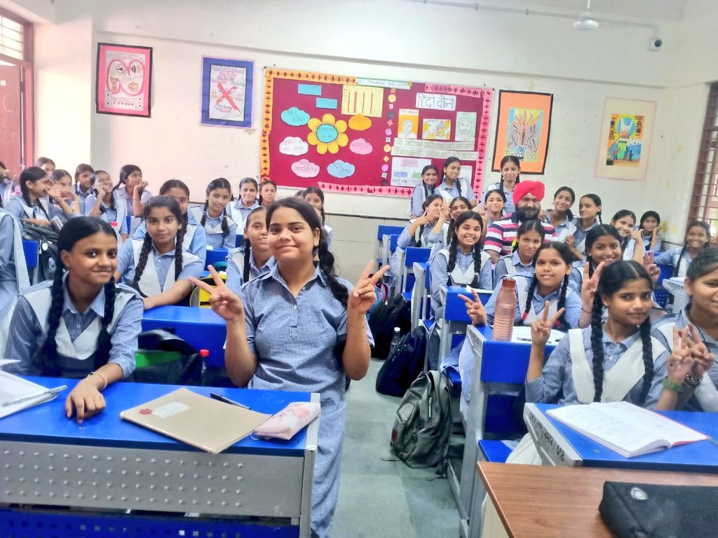 karshan01's tweet image. #HappinessCurriculum 💞
क्या-क्या होता है...
#Happiness_Classes में ✨✨🌟
Mindfulness 🌱
Story 🌱
Story based discussion 🌱
Activity 🌱
Expression Day🌱
Birthday celebration 🌱
उद्देश्य~ एक बेहतर कल का निर्माण🌍🌱