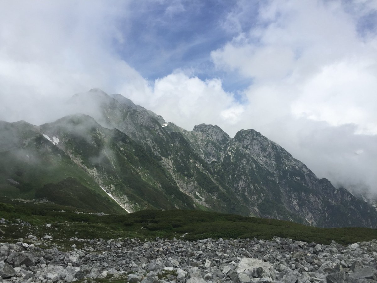 さごすけだよ！

今日は山の日ですね⛰️20代は頻繁に登山をしていました😸
日本の山々は美しく、本当に良い思い出です✨

#山の日　#剱岳　#登山