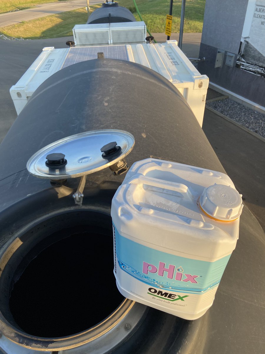 sprayertrailer's tweet photo. Just a little juice to sweeten that last touch @OmexCanada @Enduraplas #sprayertrailer #spraytrailer #spray24 https://t.co/cOah689bnD