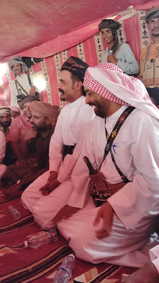 عاجل
اختلاف عمرو بن حبريش مع سالم الغرابي بعد أن كشف عمرو حبريش مخطط سالم الغرابي والدعم التى استلمة من سلطنه عمان عن طريق الحريزي الذي يريد ضرب النخبة الحضرمية وتسليم المكلا للحوثي الحمدلله انكشف اللعبه وغادر الغرابي وبن حريز الهضبة حضرموت الله يحميها .