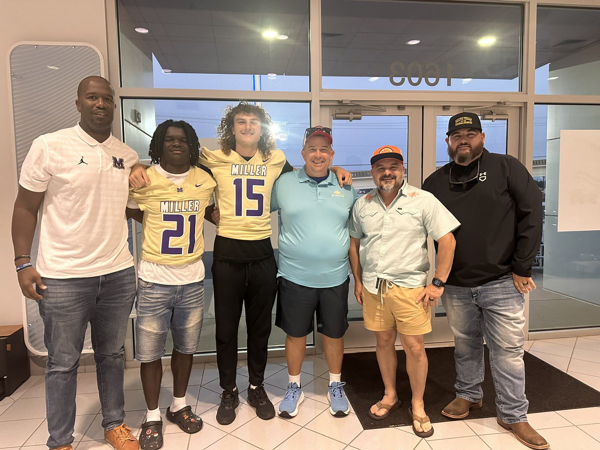 The last 2 days have been incredible! Thank you to all of the Coaches and Players who took the time to come out to Portland and spend some time with us. HUGE shoutout to Al Willeford Chevrolet for hosting us and bringing all these programs together. (Post 2/3) @AP_isd