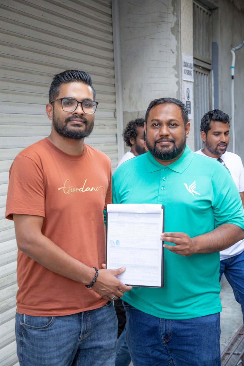ahmedshamoon777's tweet photo. @pnc_secretariat ގެ މެންބަރޝިޕް އިތުރުކުރުމަށް ގެންދެވުނު ޙަރަކާތުގެ ތެރެއިން

ރައީސް @MMuizzu އަށް ޤައުމުގެ ޒުވާނުން ކުރަނީ ވަރަށް ބޮޑު އުންމީދެއް.

"ދިވެހި ޤައުމީ ޒުވާނުން ކެރޭ،
ދިވެހި މާޒީ ޙިމާޔަތް ކުރޭ،
ދިވެހި އުންމަތުގެ މީ އިލްތިމާސް
ދިވެހި ލޭނާރު ތާޒާކުރޭ،
ދިވެހި އާރޫޙު ސާބިތު ކުރޭ،
ދިވެހި އުންމަތުގެ މީ އިލްތިމާސް."