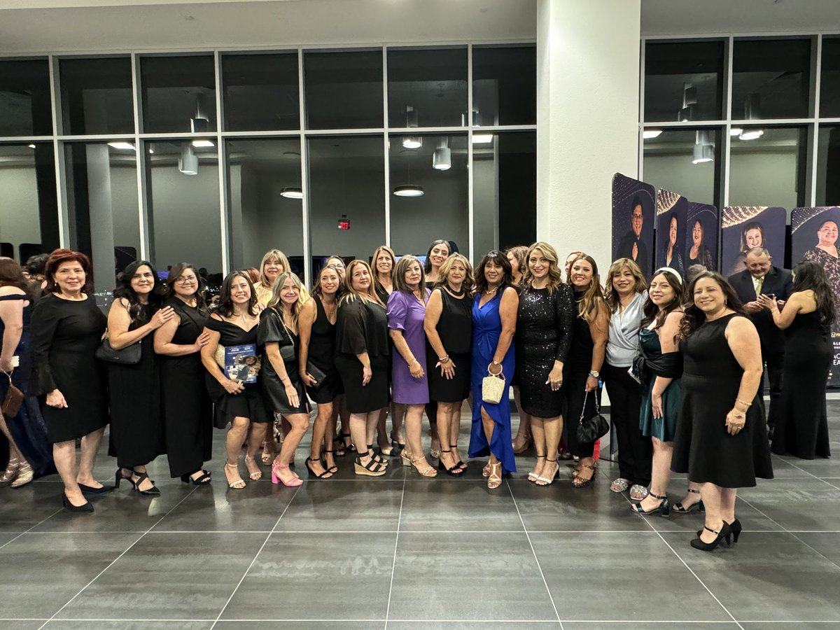 EPChavez_ES's tweet photo. So proud of @VCollier_ECES for representing our campus/district💕One of the most amazing educators I know.💚🫎#ALLIN https://t.co/OdRoLPJYe3