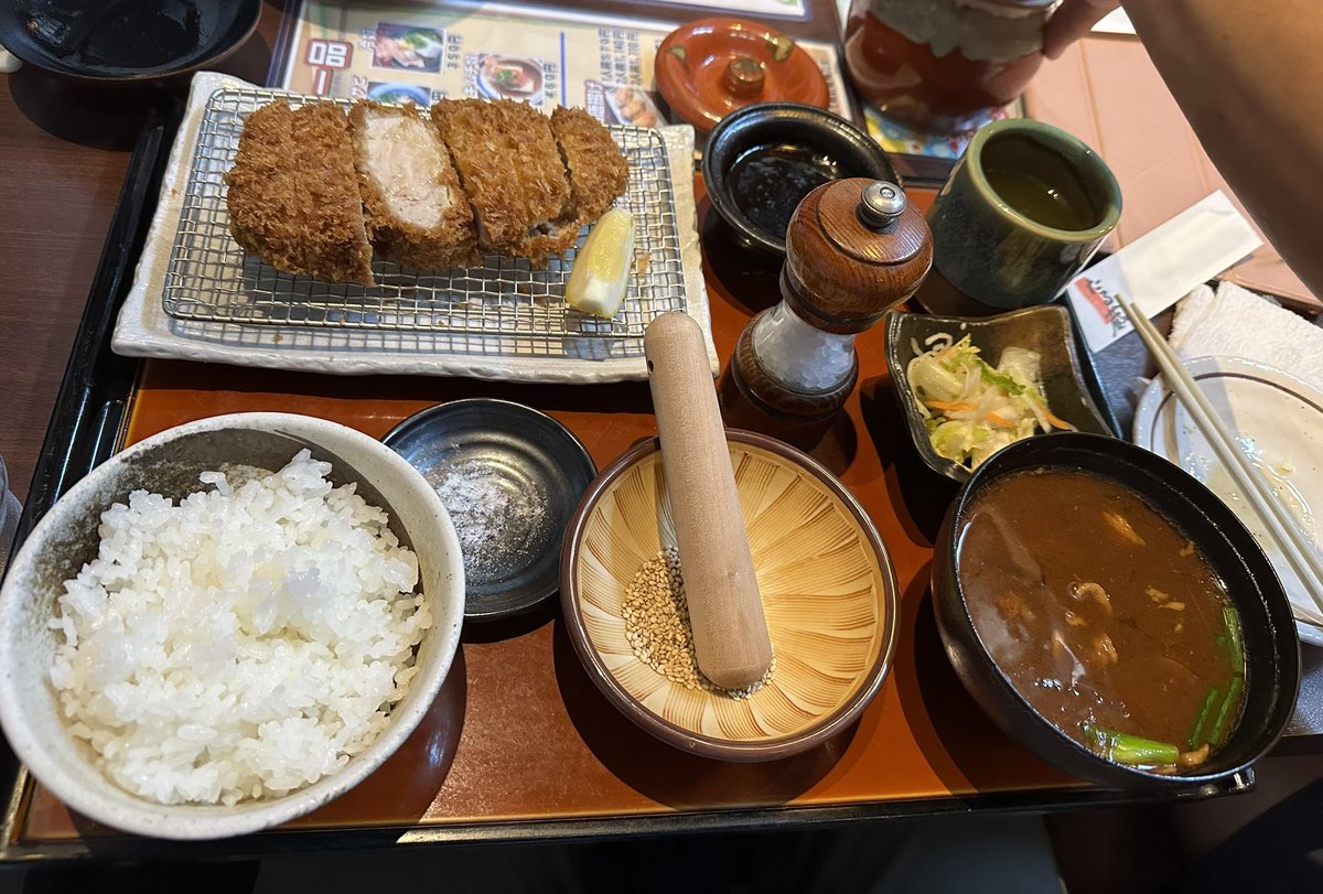 youtoy's tweet image. #CoderDojoOwari の発表タイムの様子と、その後に車に乗せてもらって、お昼をご一緒した時のお店での写真

@katzueno さん、ありがとうございました！

#CoderDojo