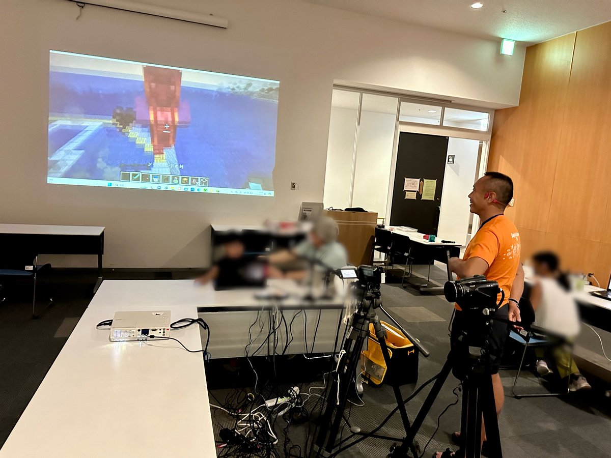 youtoy's tweet image. #CoderDojoOwari の発表タイムの様子と、その後に車に乗せてもらって、お昼をご一緒した時のお店での写真

@katzueno さん、ありがとうございました！

#CoderDojo