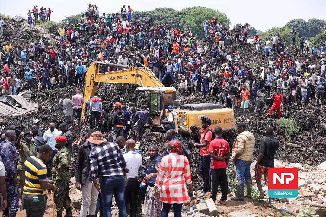 harunahkkiye's tweet photo. @kizzabesigye1 Two tractors deployed to rescue lives of citizens at Kitezi, however let @HEBobiwine or @kizzabesigye1 announce a peaceful rally in Kampala,  you will see the level of machinery on the roads.
Where are the priorities of some African leaders? https://t.co/puj3wTkXzN
