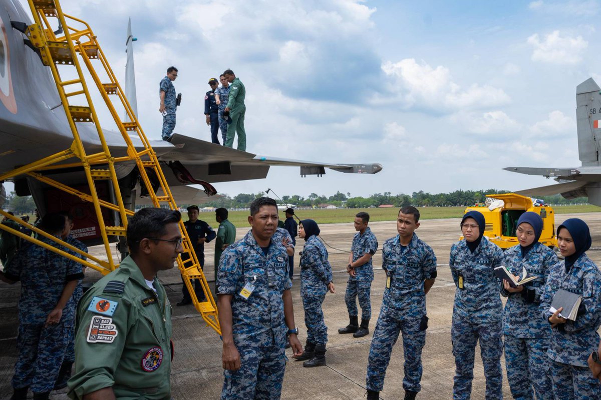 ReviewVayu's tweet image. The Indian Air Force has been REALLY busy in the past 2 months 🔥

Exercise Red Flag Alaska 
Exercise with Greek AF
Exercise with Egyptian AF
Joint exercises with Indian Army with Apaches
Exercise Pitch Black in Australia
Big multinational Exercise Tarang Shakti in Aug/Sep

WOW!!