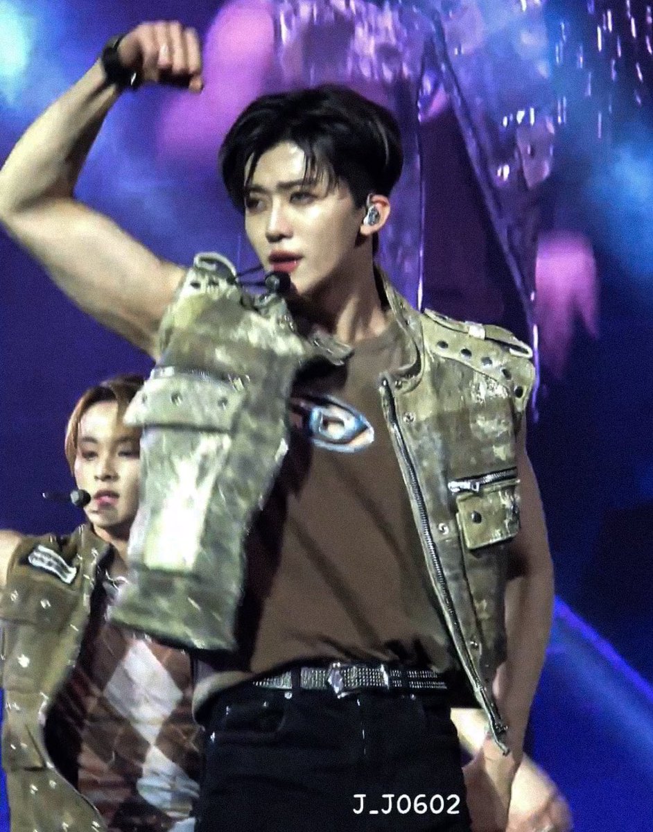 ฮีขมวดคิ้วทำไม ปะปี๊ทำแบบนี้ทำไม มันหล่อㅠㅠㅠㅠㅠㅠㅠㅠㅠ