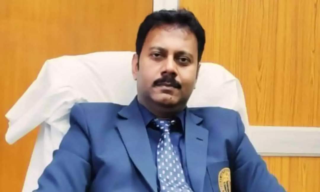 Pvt_insaann's tweet image. Staying silent today = helping the criminals escape. 
The principal of the college is a very corrupt person! He needs to get arrested &amp;amp; investigated asap
The destroyed all the evidence so the principal is the only evidence we have now
#Kolkata
#RGKar #MedTwitter