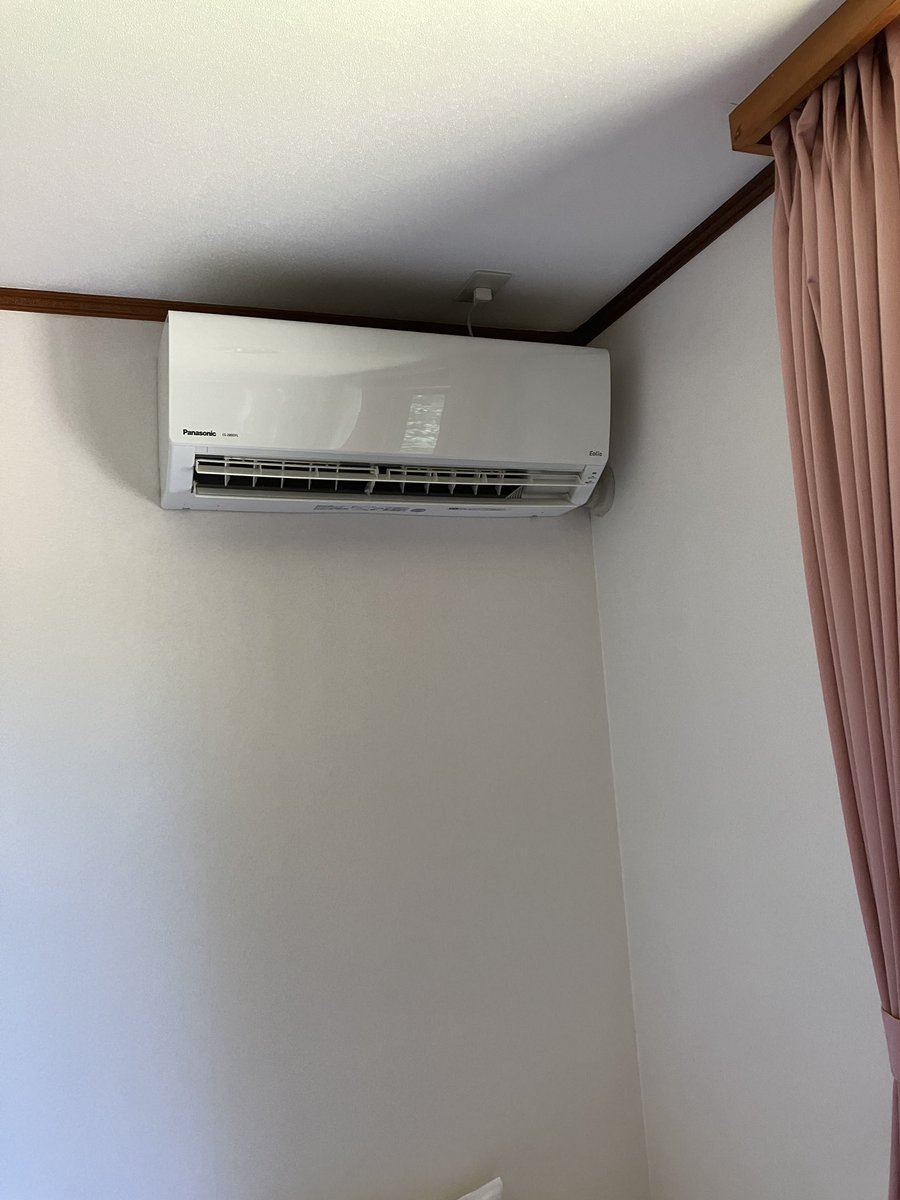 yomuin's tweet photo. お騒がせしました客室のエアコン、修理「基盤交換」にて復活致しました、休日なのに出張修理に来てくれた方には、心から感謝いたします、が、しかし取り付けて2年、稼働時間に至っては精々300時間くらいで基盤交換になるとは…パ◯ソニックさん、中国生産とは言え品質管理が杜撰なのでは有りませんか？ https://t.co/Gkwk9TLFNh
