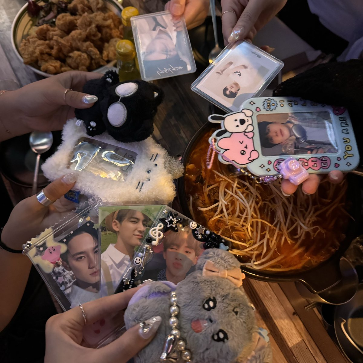 crushon_mg's tweet photo. 다음에 또 만나요 우리 모두 취하지 말아요..🩶
@Gameboi_i @hunsome0114 @ME_Z_P https://t.co/VbqgT9xFG4