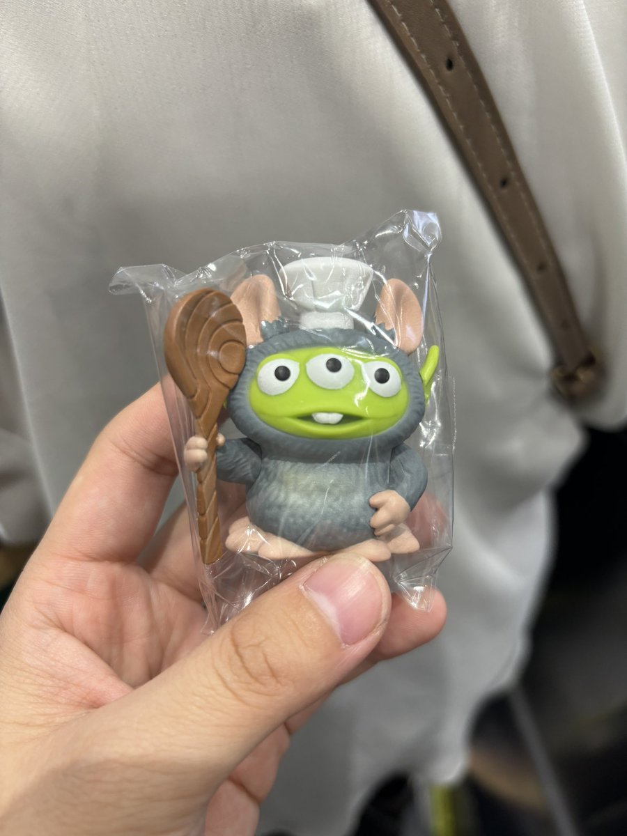 Sakiko_18tm's tweet photo. レミー被ってるのツボる😂 https://t.co/fWz4e2JfJE