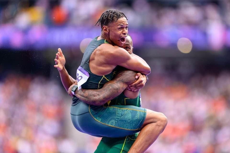 vanessaperumal's tweet photo. When a picture tells a thousands words #Bayanda Walaza (18) Shaun Maswanganyi (23) &amp; Bradley Nkoana (19) #Akani Simbine (30) you show us what resistance looks like and we so proud you finally get your Olympic medal #Teamwork #Olympic2024 https://t.co/d0eLePL4Eo