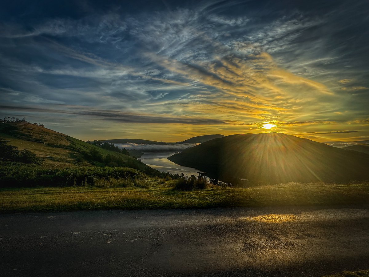 simon bates tweet media