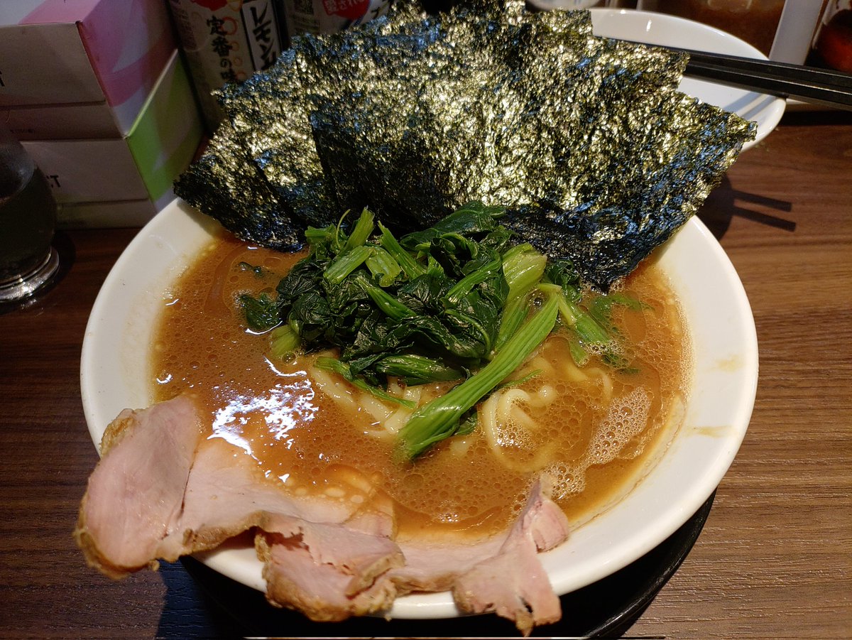 #輝道家水道橋
ラー呑み最高🍺✌️味付け背脂ツマミが最近のお気に入り🤤脂がツマミになるんだから菊地さんは凄いの作ってくれました🤤今日も柔め薄め多め🍜水道橋の多めの親油の甘みがたまらないこれがまたスープに刺さる😊２０日楽しみにしてます🙇‍♂
菊地大将竜明くんいっせいくんごちそうさま