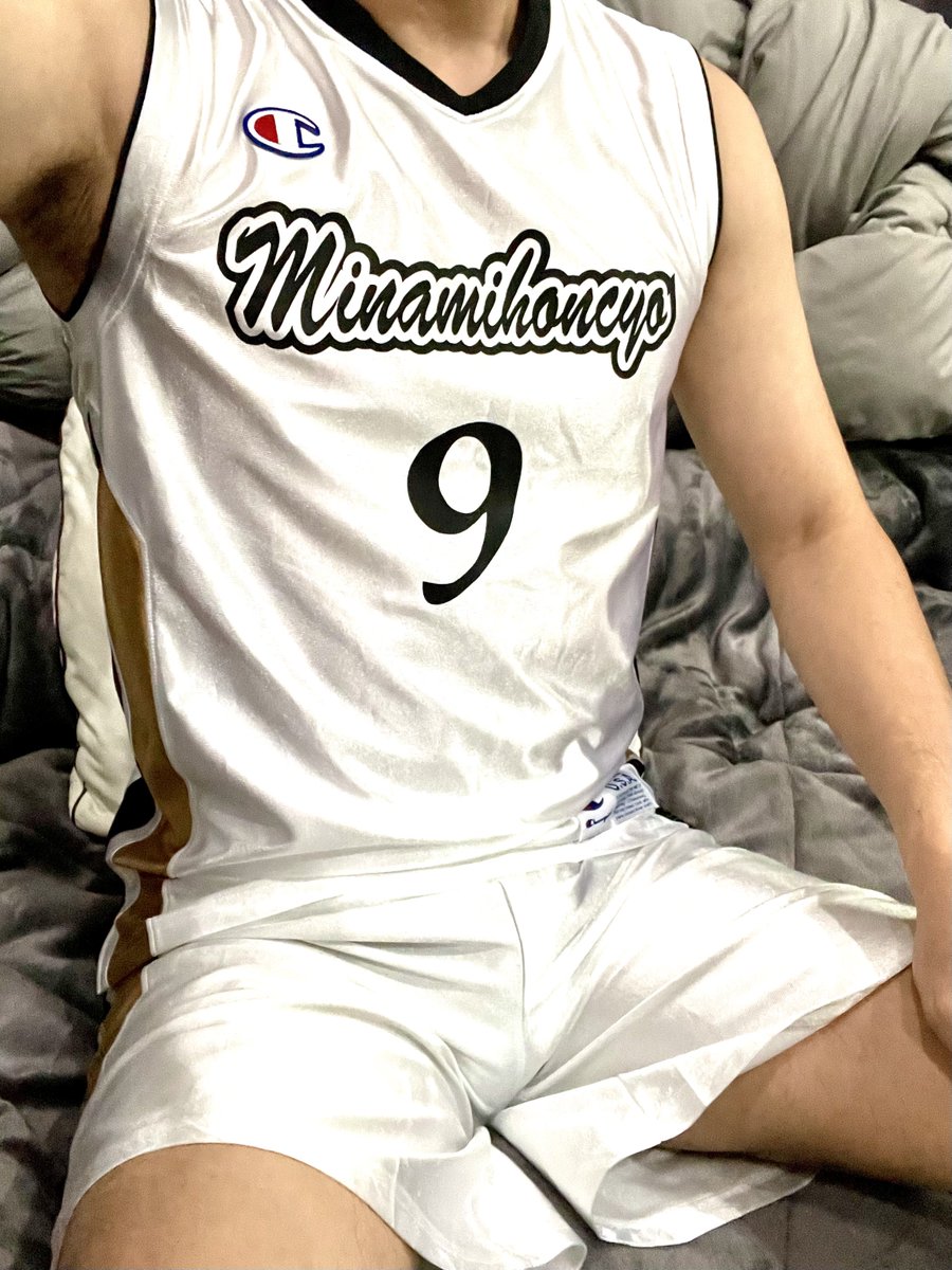 ชุดลื่นๆ มันก็เสียวดีนะ