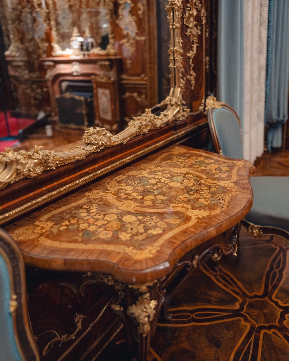 schonbrunn's tweet photo. #PalaceView: The "Millions Room" in #Schönbrunn is indeed a room suited for a million dreams.
Dating from the 1760s, the magnificent ensemble is completed by its elaborate flooring of exotic woods, antique Mogul collages & a bust of #MarieAntoinette.
📸©SKB/Vienna_Visitas https://t.co/hmZXbvP7f4