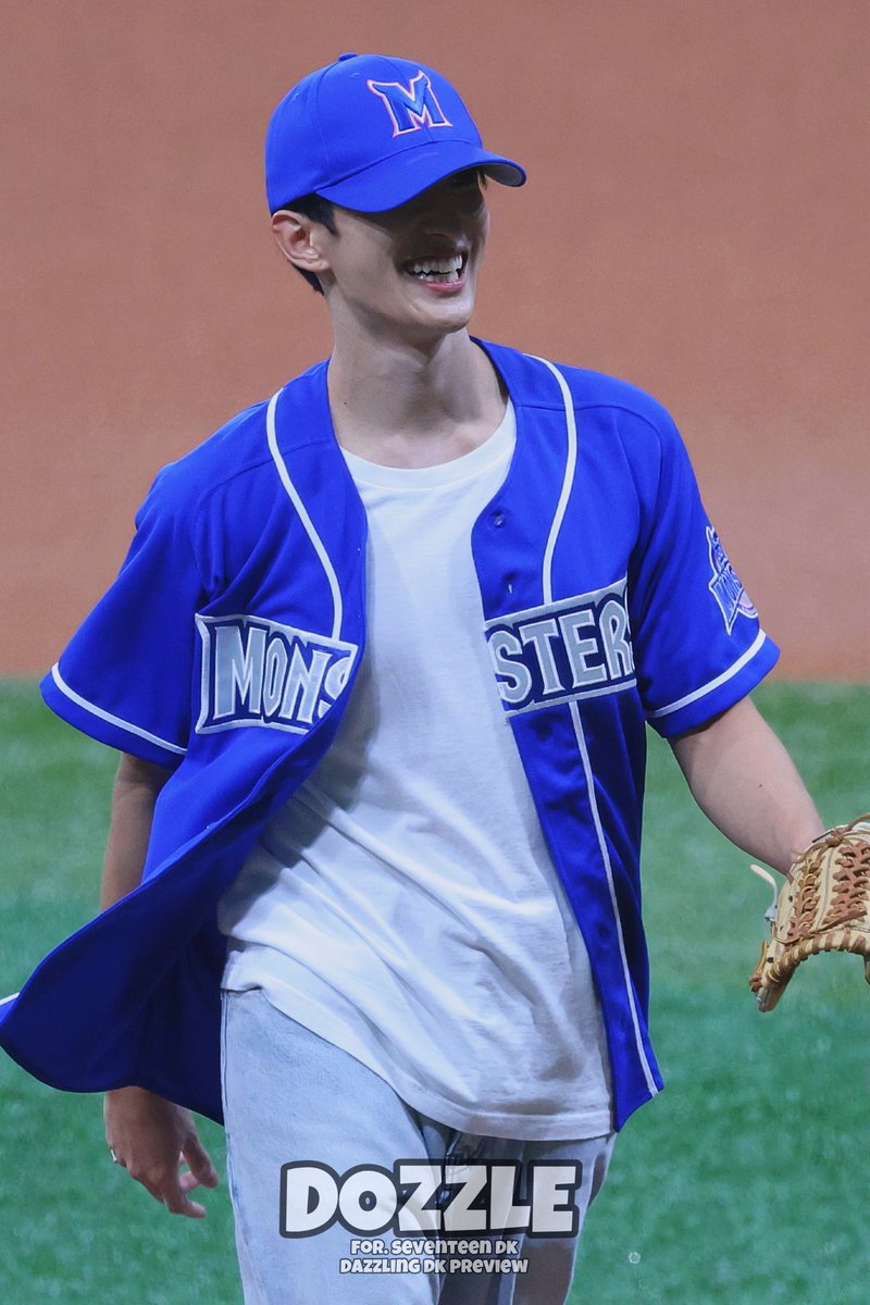 240811 최강야구 시구 pre
시구 멋있었어 울 강아지♥︎

#세븐틴 #SEVENTEEN #SVT 
#도겸 #DK #ドギョム #Dazzling_DK