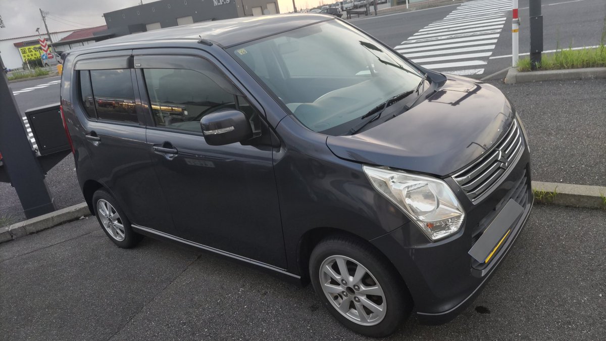 naozumi2244's tweet photo. おーっしデリカの次は暫くこれです。燃費が倍になるのが楽しみwww。ガソリンやタイヤの事考えないで良い…。勿論マイカーローンも無いwww。71で買えなかったリミテッドを今ここに(笑) #MH34 #ワゴンR #リミテッド https://t.co/fm7qlYtwkM
