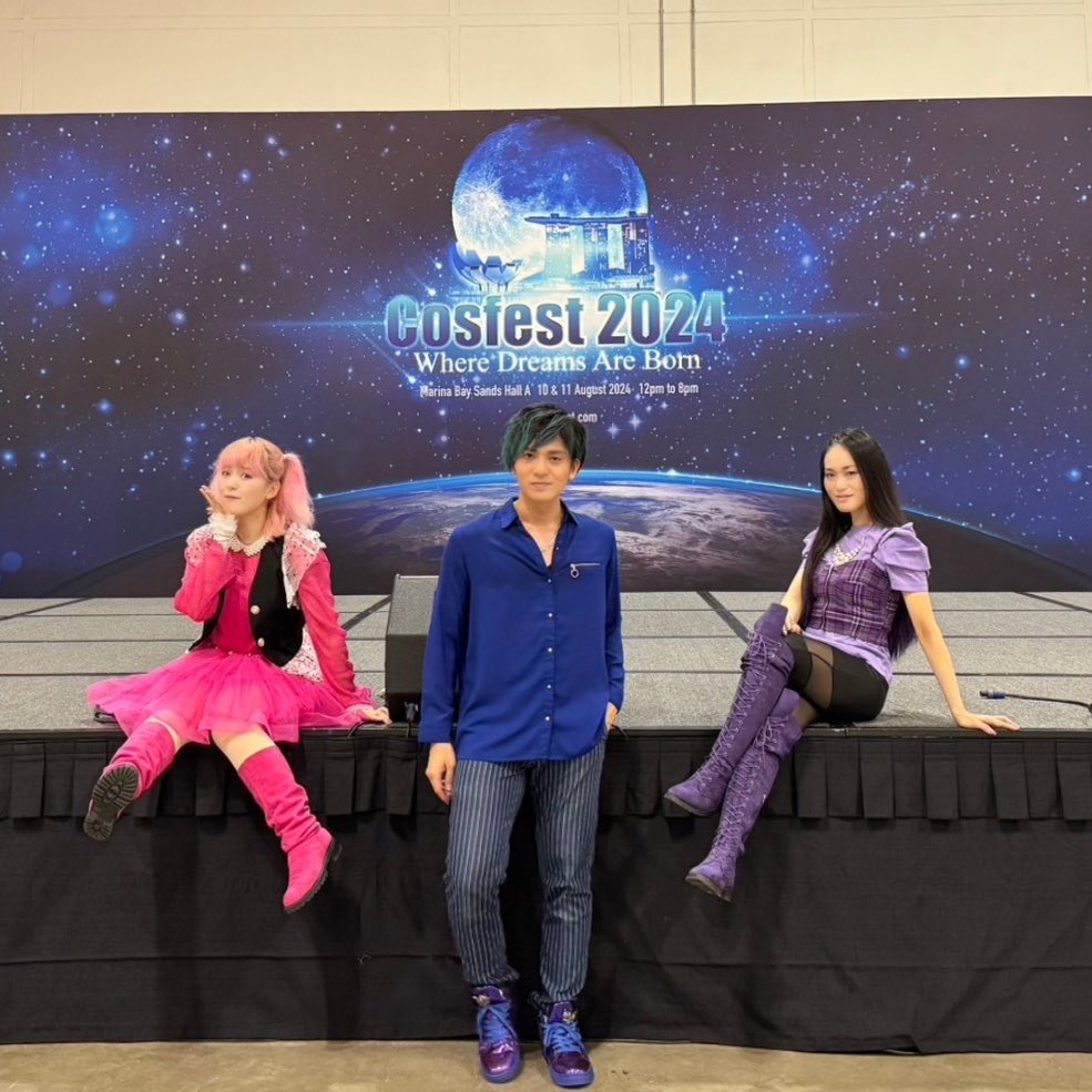 AMWarriors2022's tweet photo. 昨日はCosfestライブ本番でした!
初の3人でしたがシンガポールの皆さんすごく盛り上がってくれてとっても熱いライブになりました🎤🩷💙💜
𝑇ℎ𝑎𝑛𝑘 𝑦𝑜𝑢!!✨️
今日は師匠bless4のライブ💡
盛り上げるぞぉ😆🔥
#COSFEST #COSFEST2024
#シンガポール
#セトリはALTに🤭 https://t.co/ANGNYIk3WX