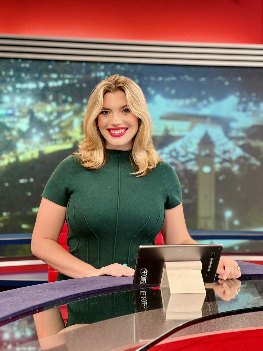 AvaWainhouseTV's tweet image. Things are looking a bit different on @KHQLocalNews at 11 tonight! 

@johnwebbtv is feeling under the weather, so I’m filling in on the anchor desk! Our very good friend @JennyPowerTV has your weather forecast!

So happy to be with you all on this Saturday ✨