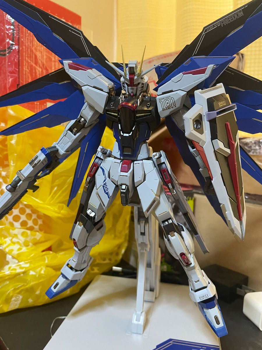 so_0121's tweet photo. METAL BUILDのストフリ運命抽選当たって買えたけど届くの待ちきれなくて一番好きなフリーダム買ってしまった。適当にポーズしただけなのにカッコ良すぎて震える。 https://t.co/DP0ltjUEyc