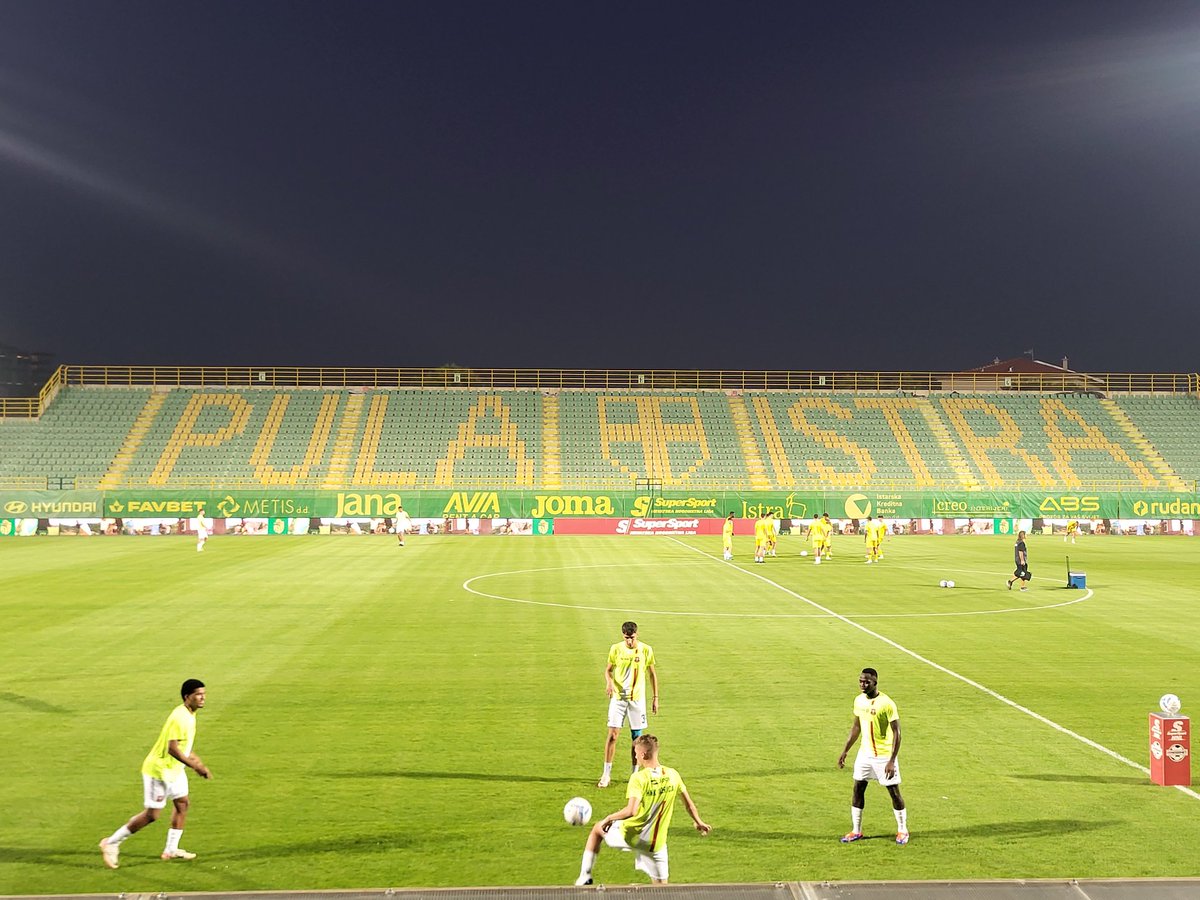 Gabbevdzwan's tweet photo. Even een potje meepakken in de Kroatische HNL divisie! NK Istria vs HNK Gorica. Leuk klein stadion, 7 euro per ticket en een mooie groe0 fanatieke supporters! Eindstand 2-1! Mooi om mee te maken met m'n jongens. https://t.co/gPEepZMle4