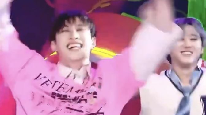 binchans reaction to leeknow screaming “changbin-ah happy birthday” before the dance break” 🙁🙁🙁🙁🙁