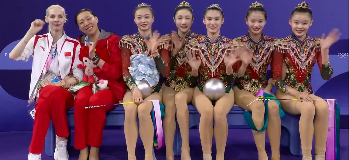 TantaiShaoqing's tweet photo. 💃🏻🇷🇺🇨🇳
China clinched the first gold in the rhythmic gymnastics group all-around at @Paris2024.
Who is their helmsman?🥰
She is Anastasia Bliznyuk, an famous Russian group rhythmic gymnast who is coaching team China &amp; is the only rhythmic gymnast to win 3 medals in the @Olympics. https://t.co/V06x8fRZZG