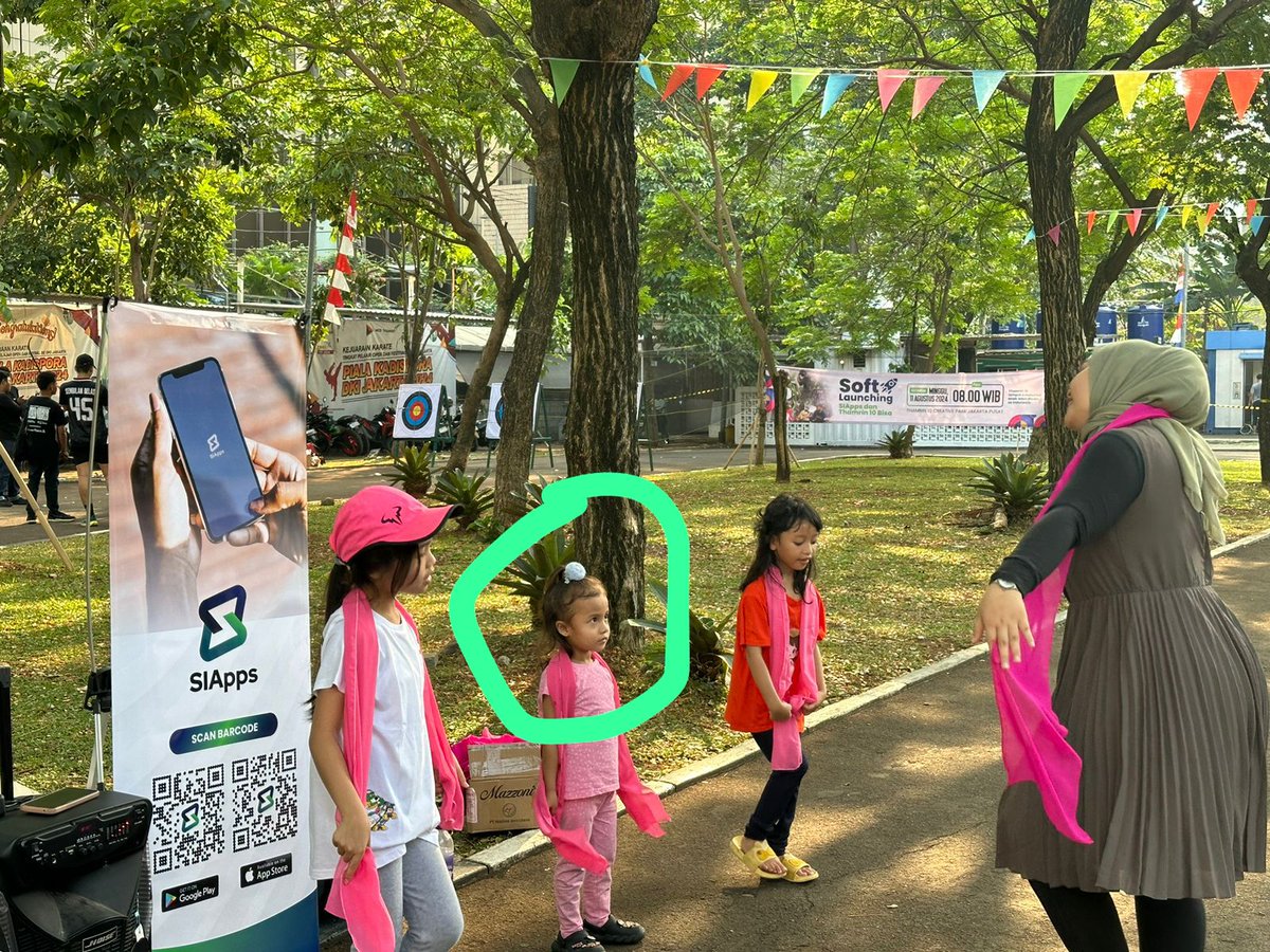 amrudinnejad_'s tweet photo. Ada yang spesial di #AnsorHub #Thamrin10 tadi pagi

Adeknya ini dari Pekanbaru, Orang tuanya baru pulang anterin Kakaknya yg diterima Kuliah di Malang. Mereka berterimakasih ke Ansor yg sudah kasih Experience baru, saat mereka sedang transit saja di JKT #SIApps https://t.co/xibiWOpGjx