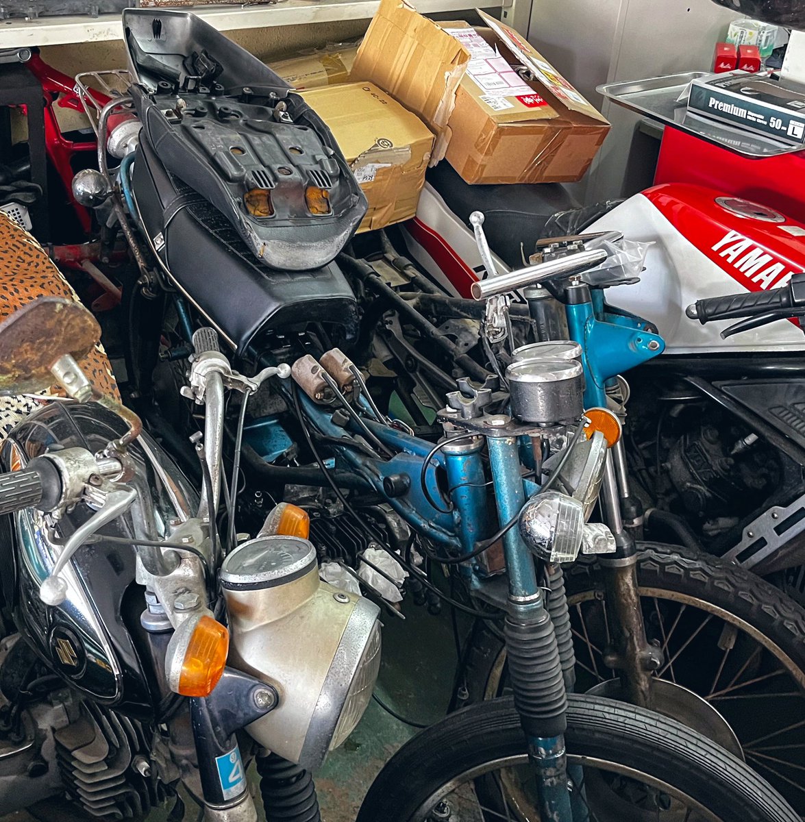 karafutwork's tweet photo. …ヒトが悪いぜオッチャン 。
アルじゃねえか もっとオレの戦向きのヤツがヨォ(🚩
#motorcycleshop https://t.co/ZmLJRAtl24
