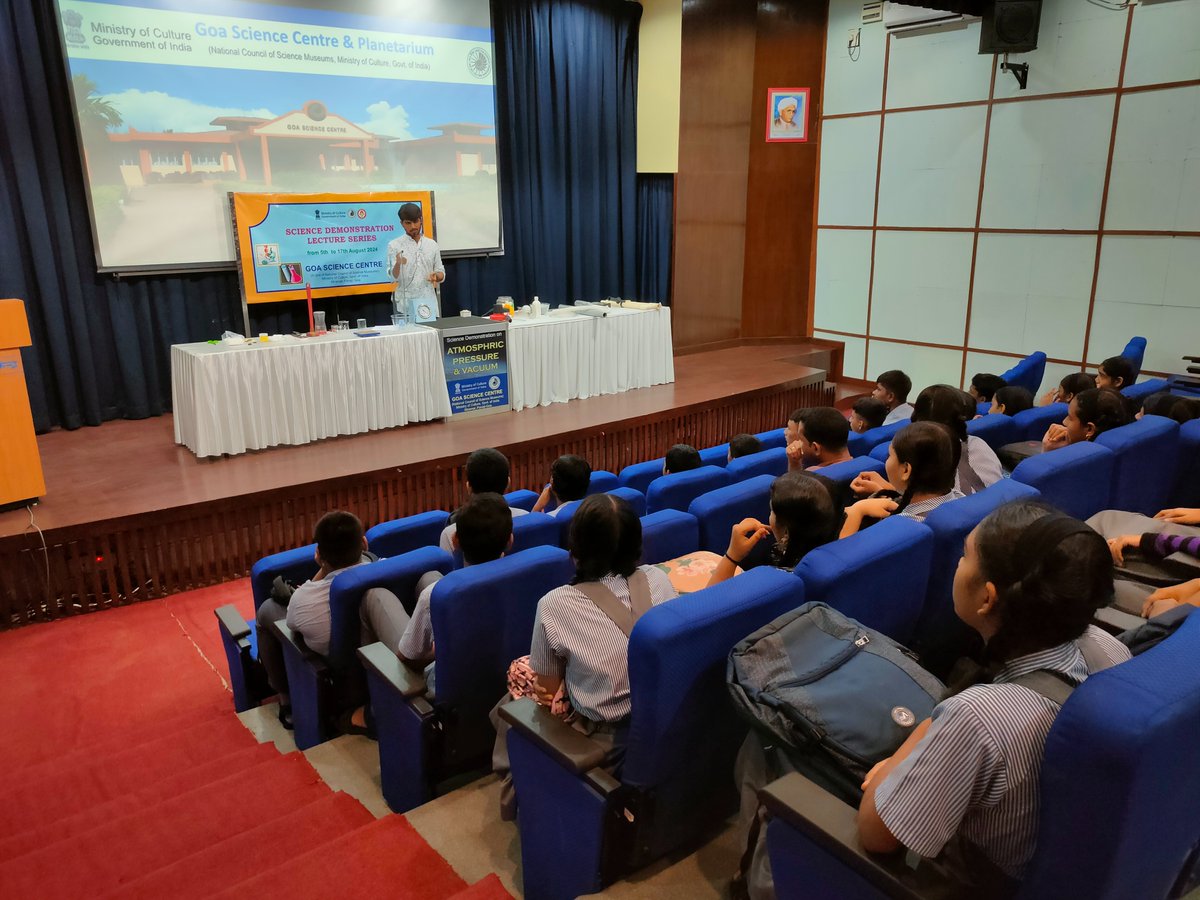 ncsmgoi's tweet image. Glimpses of Science Demonstration Lecture on the Topic &apos;Atmospheric Pressure &amp;amp; Vacuum&apos;, organised by @GSCPGoa, a unit of @ncsmgoi, @MinOfCultureGoI.

#ScienceDemonstrationLecture #AtmosphericPressure #Vacuum #Demonstration