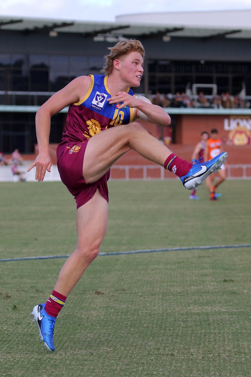 Roger_the_Sheep's tweet image. Levi's first of hopefully many goals in maroon, blue and gold and it happened #RIGHTINFRONTOFME™️