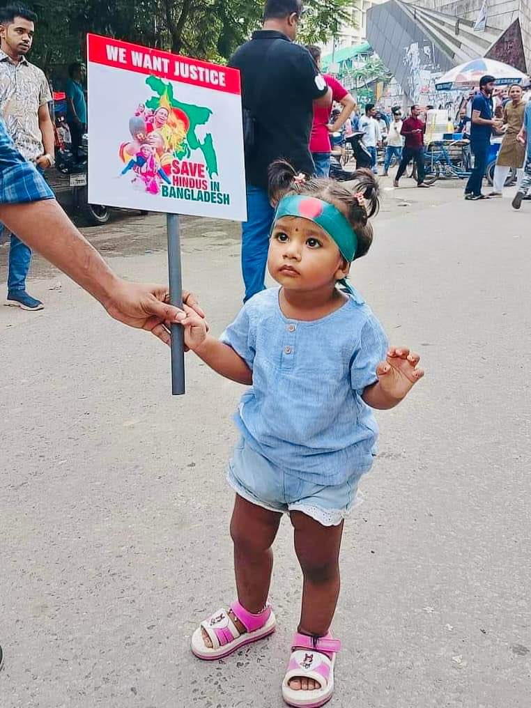 Lakra2harshraj's tweet photo. Picture of Today,Even Bangladeshi child came out for justice,whole world is silent,Active for Palestine, hypocrisy unlimited
#HindusAreNotSafeInBangladesh #HindusUnderAttackInBangladesh #HinduGenocideInBangladesh #UNhumanRight #PMOIndia #BBC https://t.co/5lSSbYhRT1